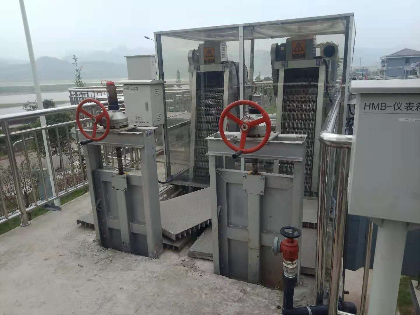 ?山東地衛(wèi)環(huán)?？萍加邢薰敬蛟旄咝Щ剞D(zhuǎn)式格柵除污機(jī)